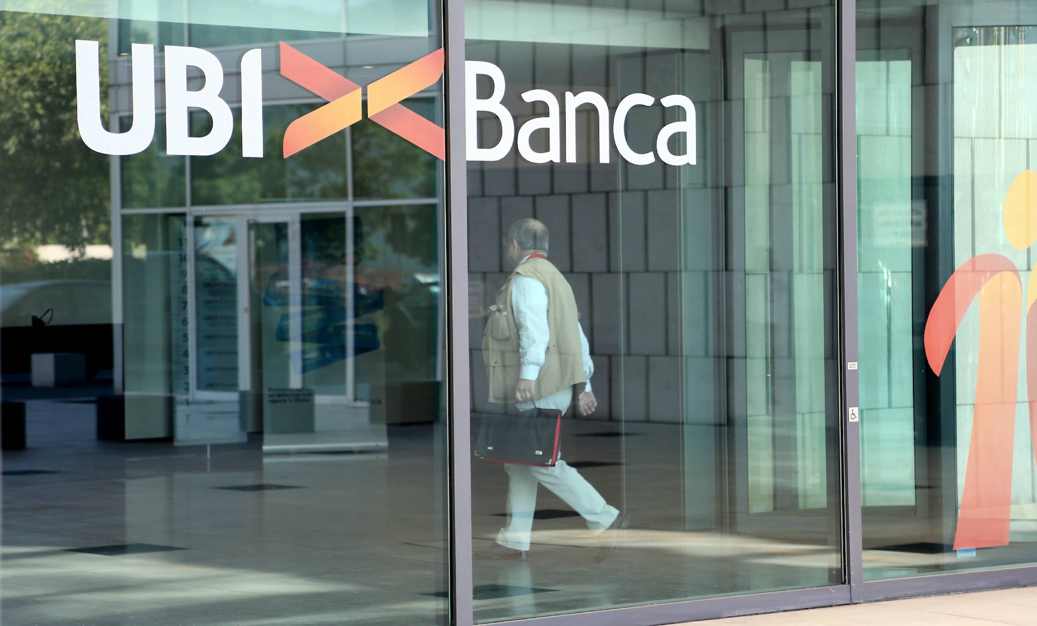 Ubi banca target price hot sale